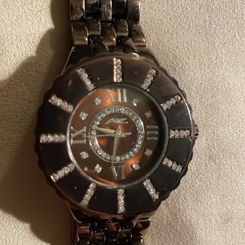 Beautiful coppery brown metal with rhinestones that mark every 5 minutes/ hour